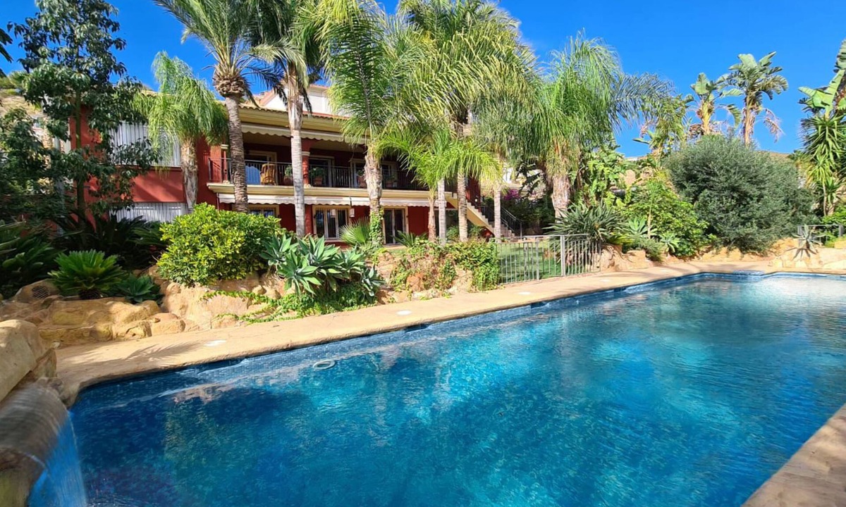 Hoya de los Patos Villa | 10 Bedroom 5* Luxury Villa . Heated Pool & 6 seater jacuzzi , sauna , 24 guests