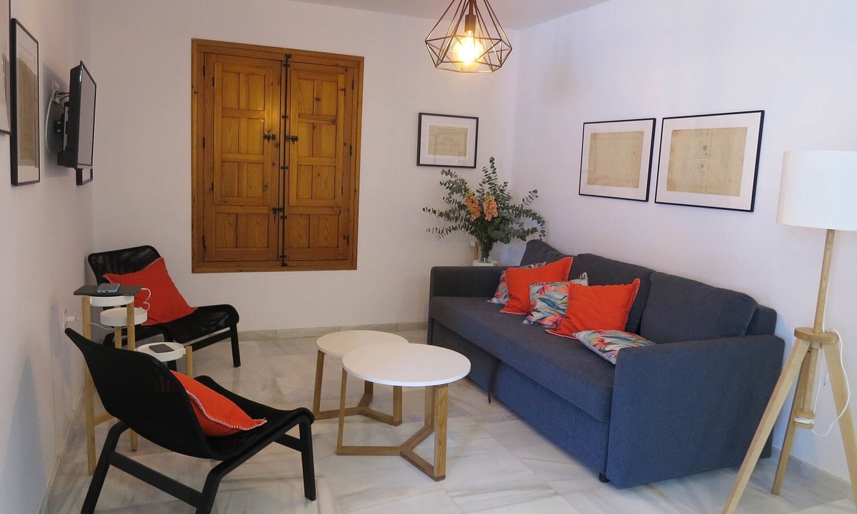 San Andres-San Pablo Apartment | 2-bed Apartment close to Historic Centre with Rooftop Terrace & Wi-Fi