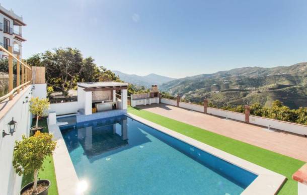 Canillas de Albaida House | 2 bedroom accommodation in Canillas de Albaida