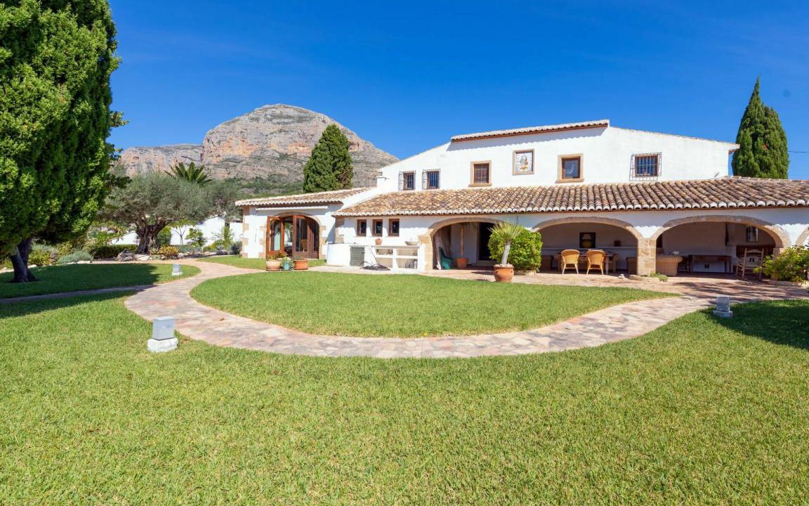 Javea Villa | 260 m² Villa ∙ 3 bedrooms ∙ 6 guests
