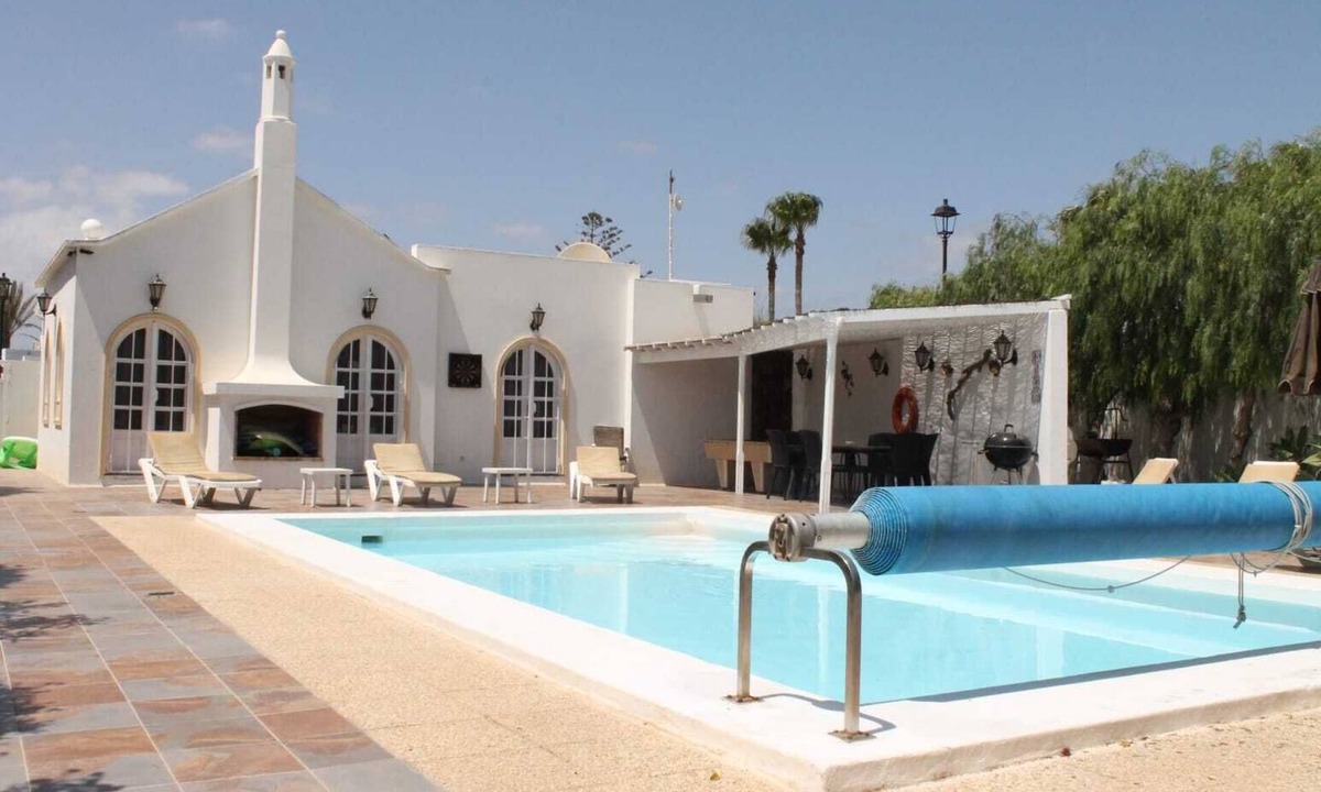 Los Mojones Villa | 3 Bed Traditional Canarian Style Villa Heated Pool, Hot tub, Pool & Foosball Tbl