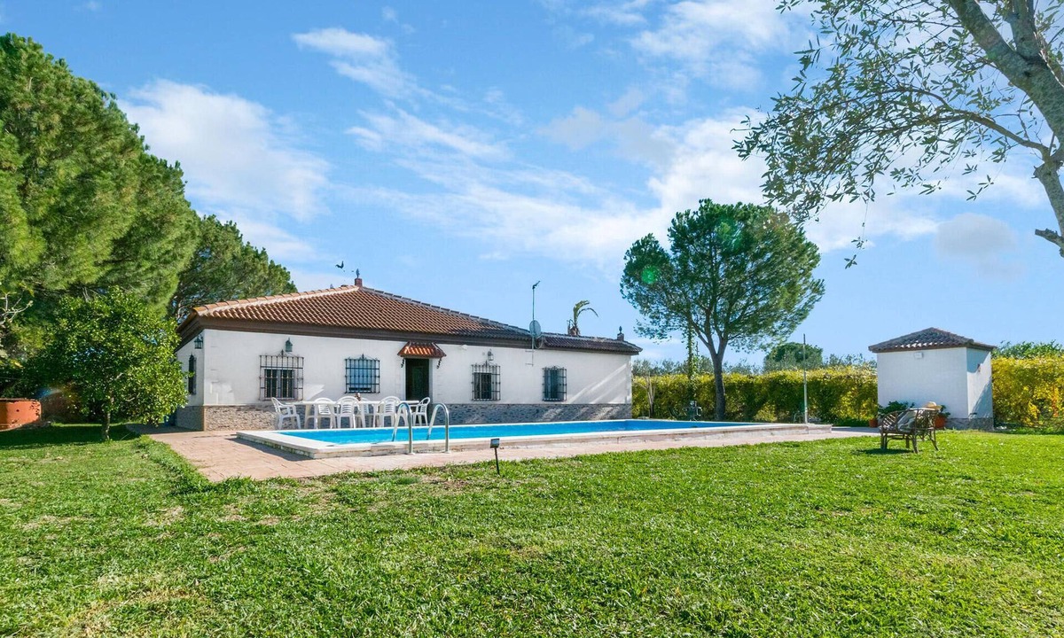 Carmona House | 3 bedroom awesome home in Carmona