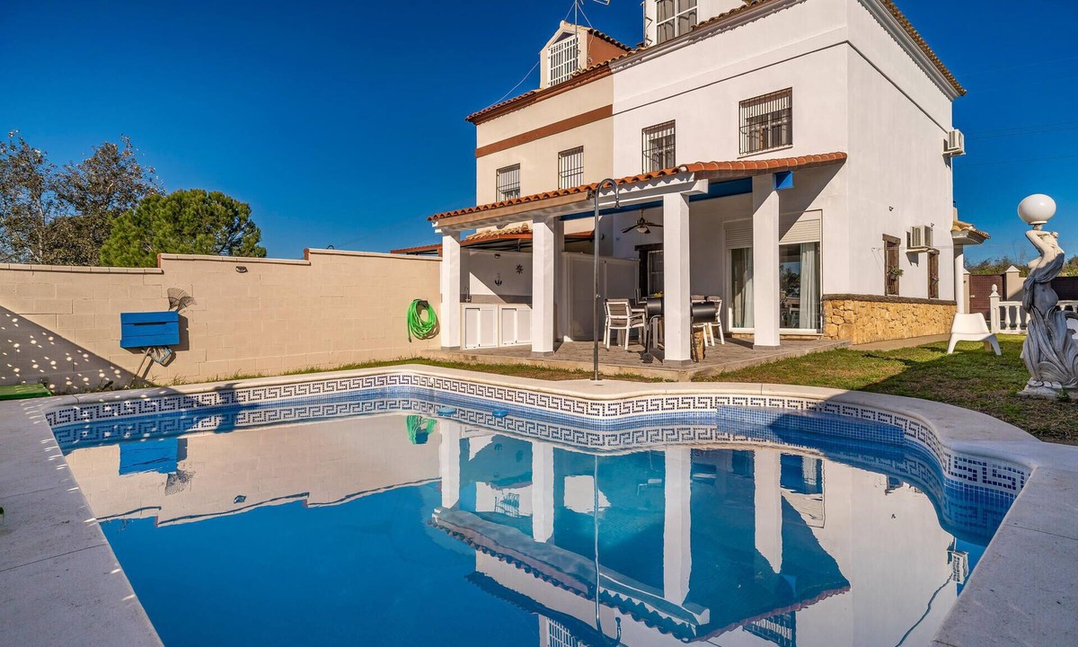 Salteras House | 3 bedroom nice home in Salteras