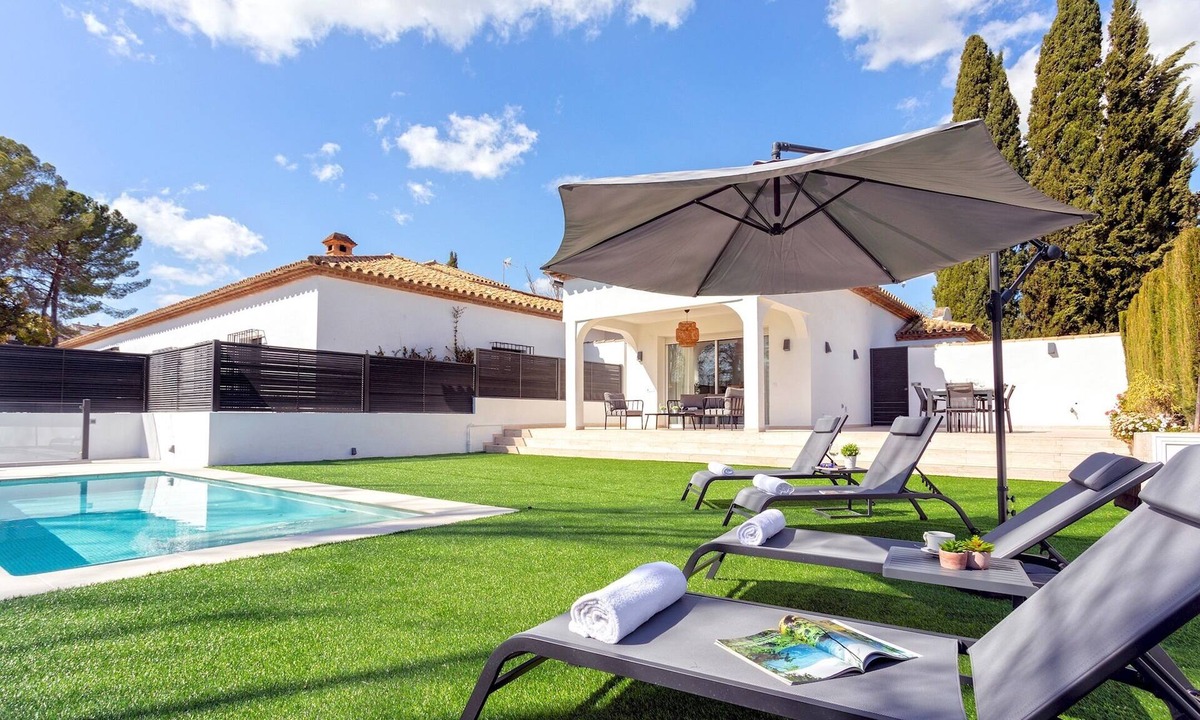 Distrito Norte Sierra Villa | 4BD Private Pool Villa in Córdoba. El Brillante