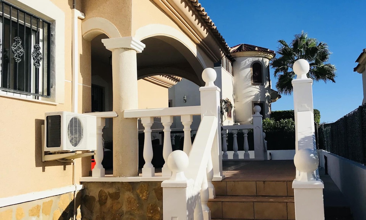 San Fulgencio Villa | 8-person spacious villa with private terraces and large pool 'Casa Viva La Vida'
