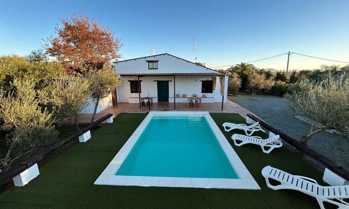 Arahal Ski Chalet | Alba cottages (Ciprés cottage) with private swimming pool.