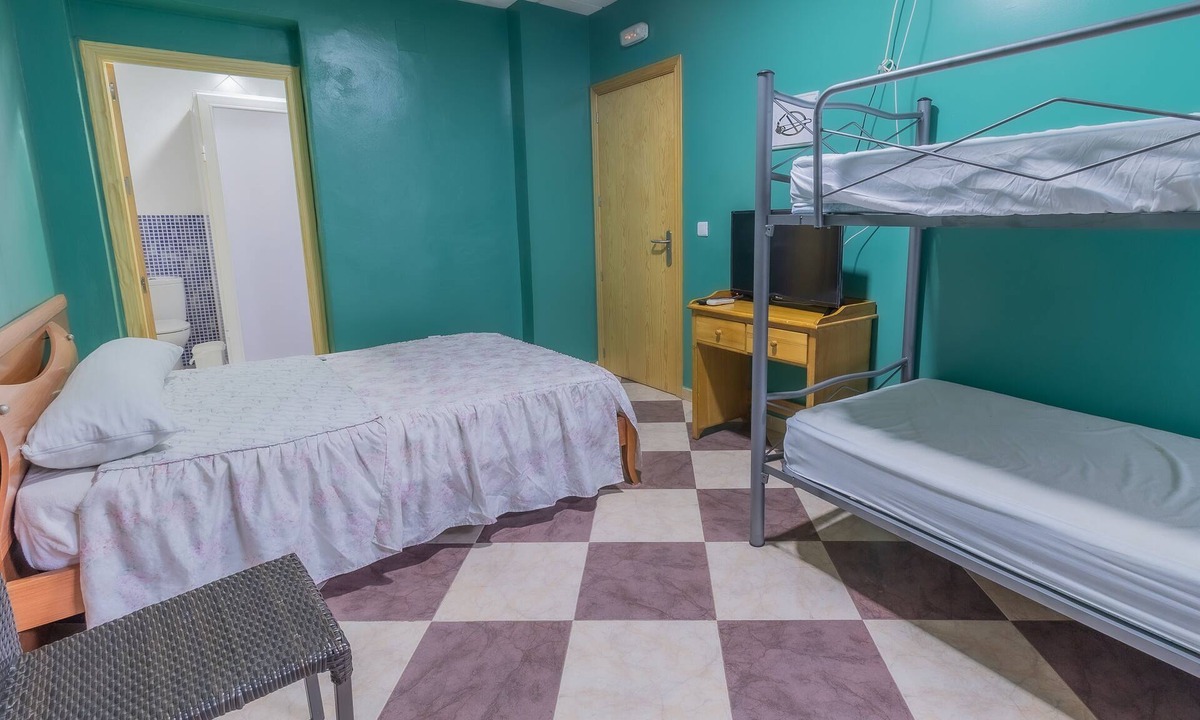 Torremejia Hostel | Albergue Rojo Plata by Vivere Stays - Hostel