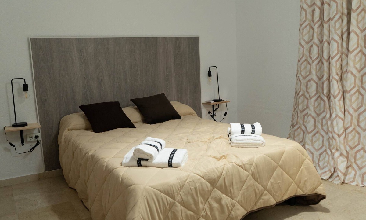 La Catedral Apartment | Alcazar Historical Center V