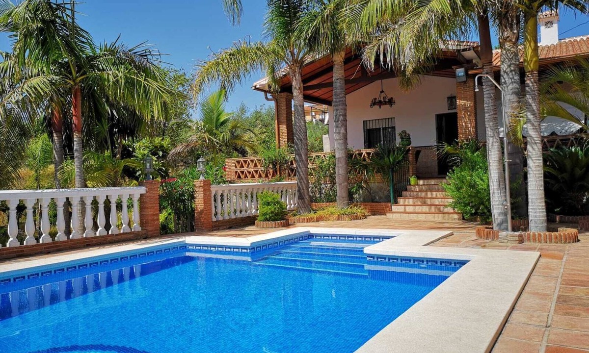 Alhaurin de la Torre Cottage | Alhaurin De La Torre: charming andalusian villa with pool and garden with palms, very calm. WIFI FREE