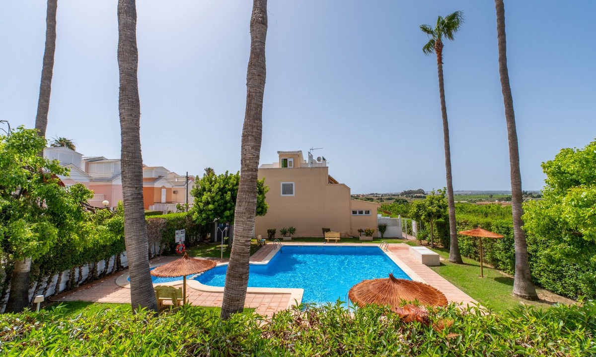 Guardamar del Segura House | Alma&Mateo Apartment with Lake Views, Wi-Fi, and Air Conditioning. Pets on Request.