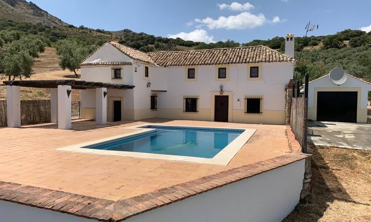 Illora House | Andalucian Farmhouse with Private Pool overlooking city of Granada and mountains