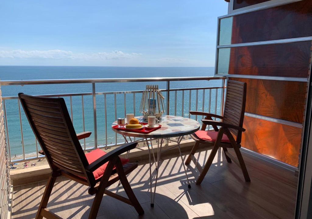 Raval Roig Apartment | Apartamento con vistas al mar primera linea de playa del Postiguet