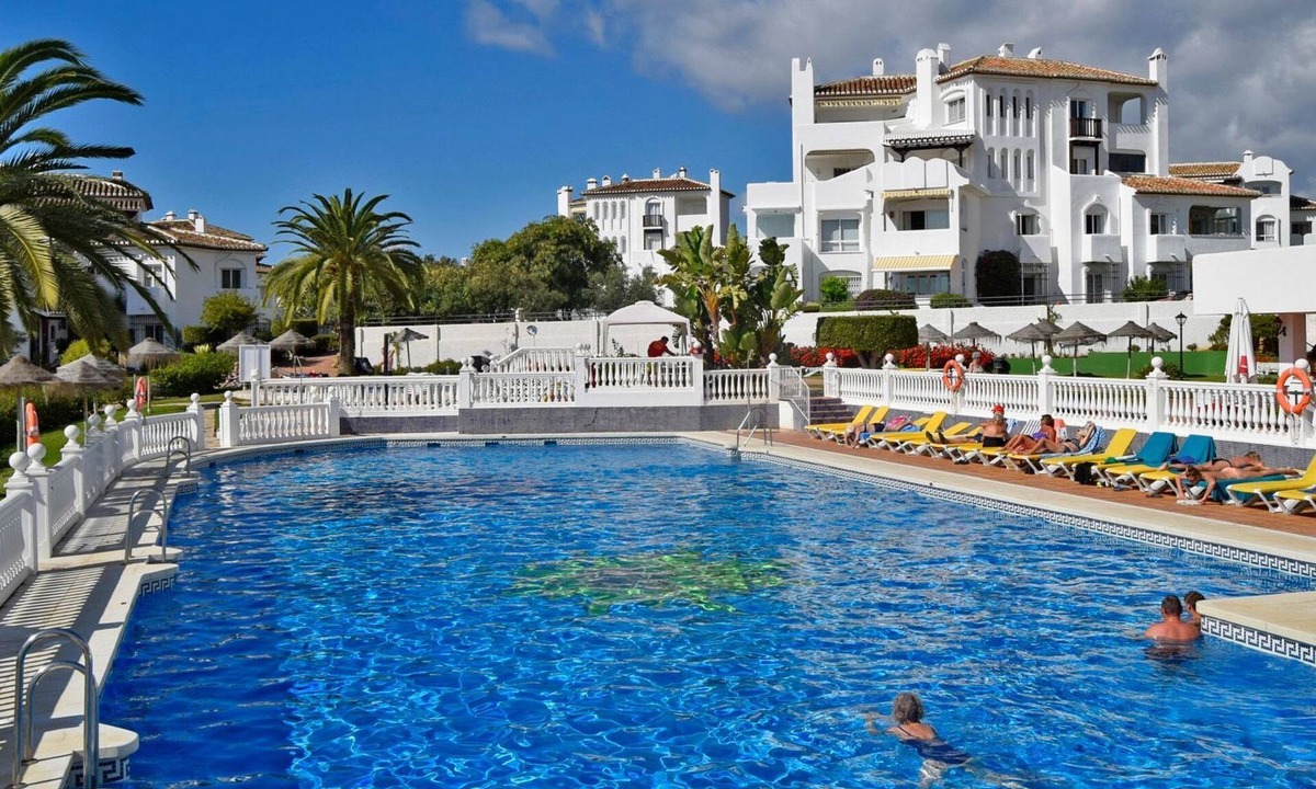 Elviria Apartment | Apartamento 'Dormitorio' mit Terrasse by Interhome