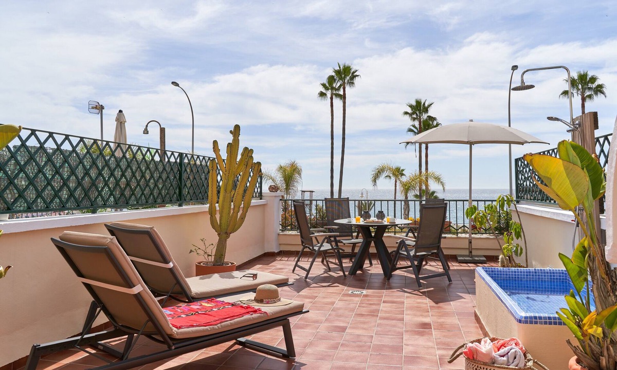 Nerja Apartment | Apartment '1st Line Burriana, Nerja' with Sea View, Wi-Fi and Air Conditioning