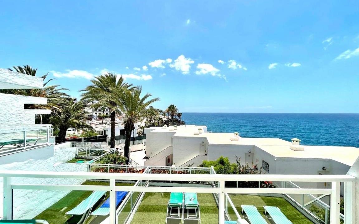 Playa del Aguila Apartment | Apartment with Wifi, direct access in Playa del Aguila