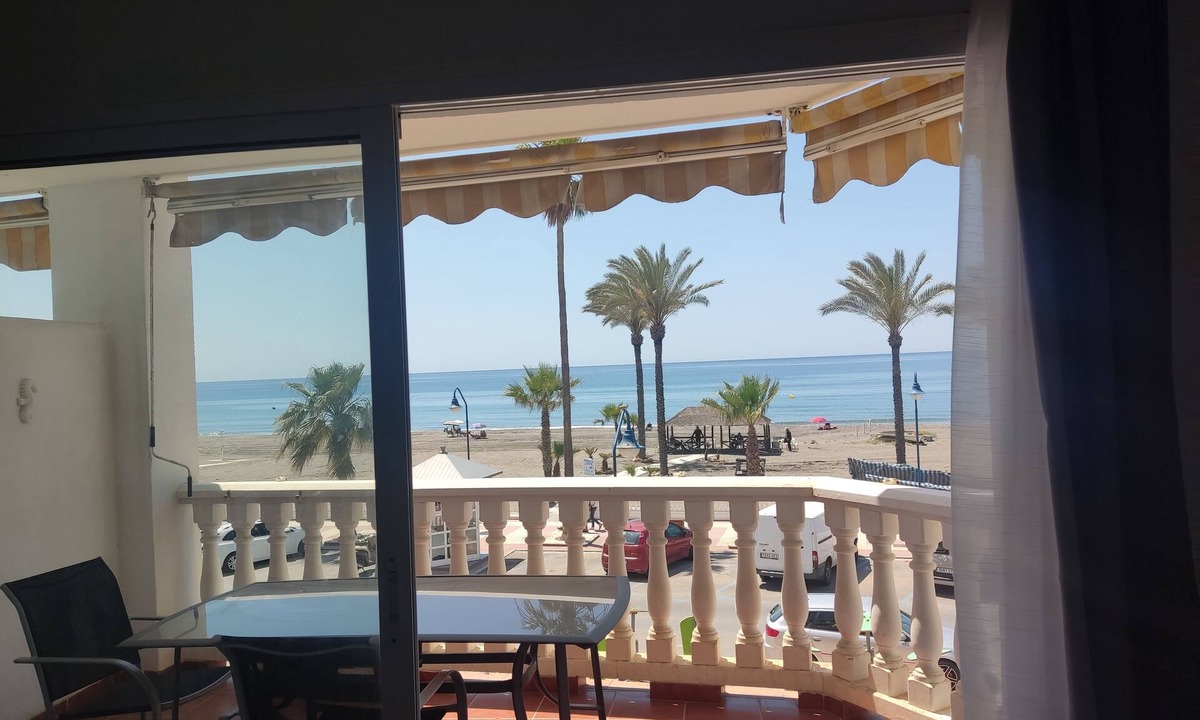 El Morche Apartment | Apartment facing the sea, on the beach, beautiful views