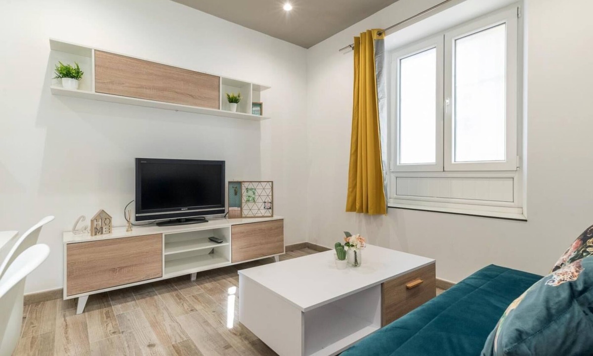 Cervantes Apartment | Apartment in a restored mansion in Granada.