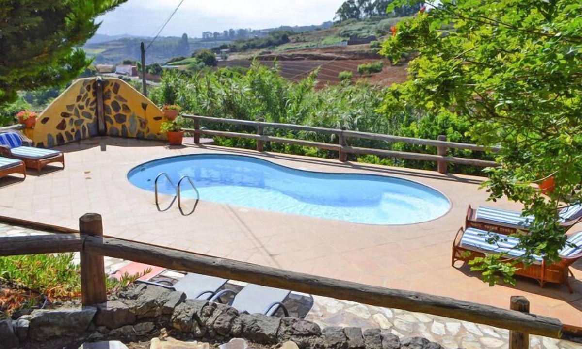 Barranco del Pinar House | Apartment in Moya with communal pool