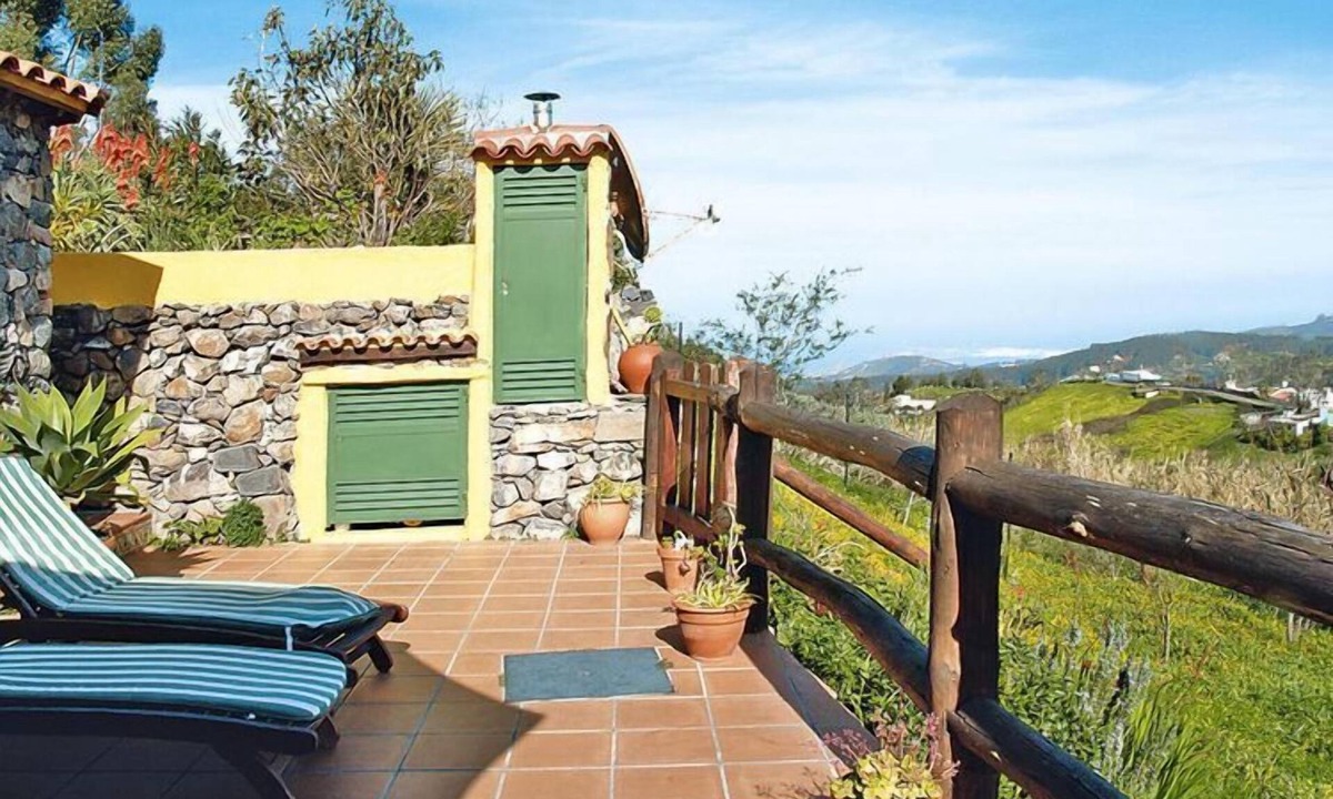 Barranco del Pinar House | Apartment in Moya with terrace