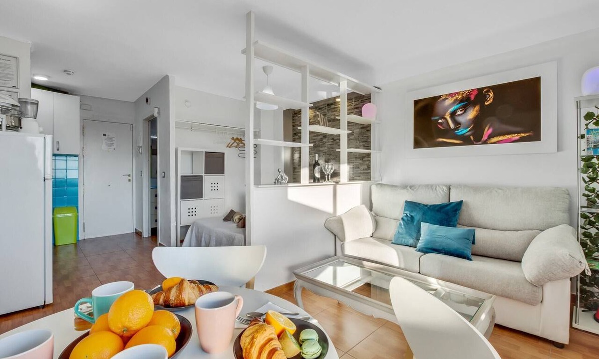 Torremolinos City Centre Apartment | Apartment in Torremolinos with Sea Views