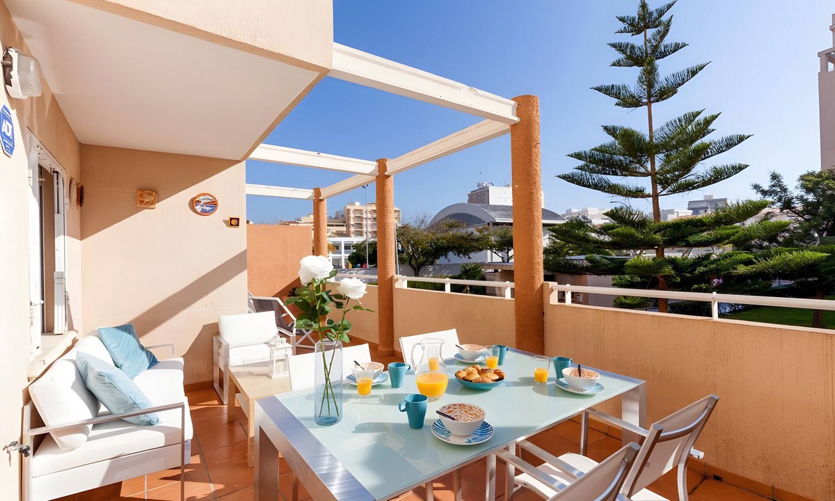 Grao de Gandia Apartment | Apartment 'Jardines De Playa Gandia' with Shared Pool, Wi-Fi and Air Conditioning