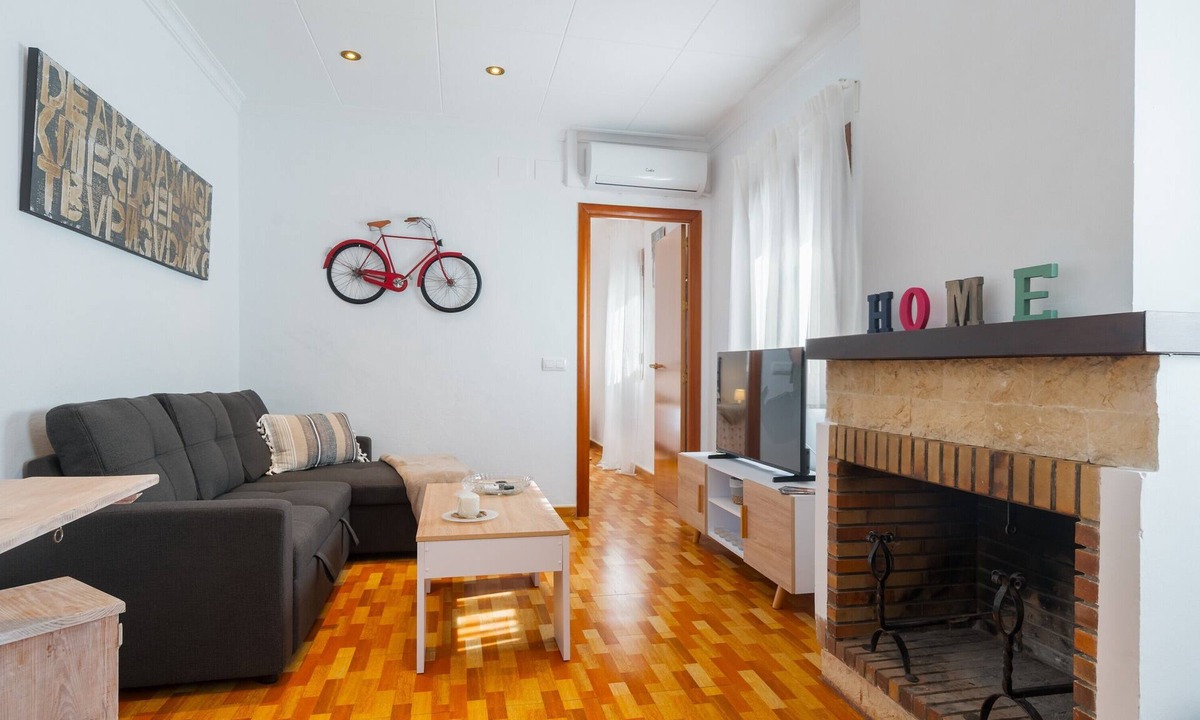 Carmona Apartment | Apartment 'Lolita' with Shared Garden, Wi-Fi and Air Conditioning