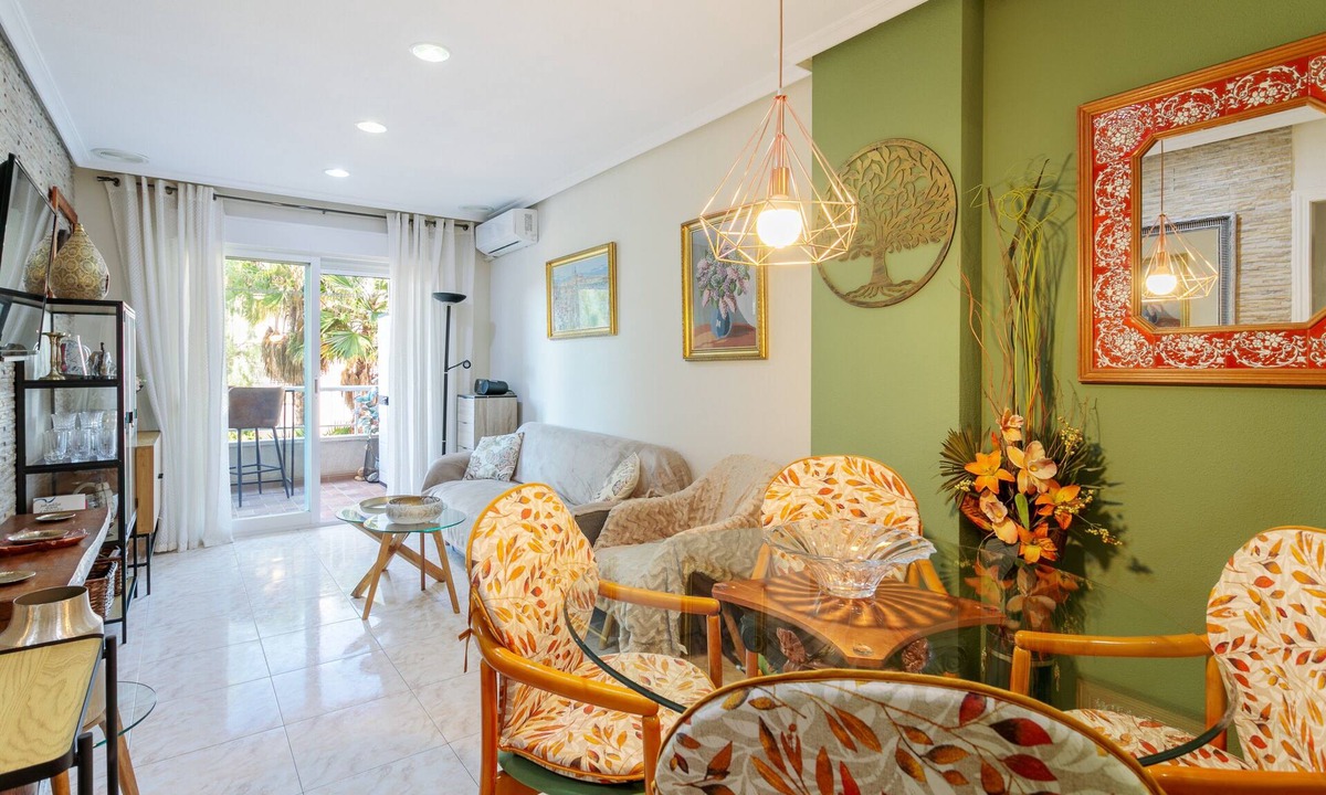 Santa Pola Apartment | Apartment 'Milada En Santa Pola' with Balcony, Wi-Fi and Air Conditioning