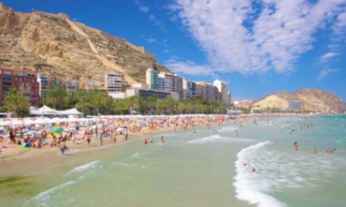 Campoamor Apartment | Apartment 'Planta Baja' with Wi-Fi