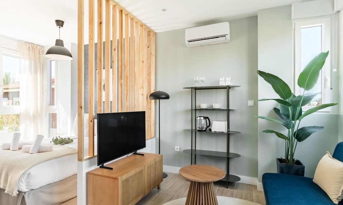 Ciudad Lineal Apartment | Arturo Soria Stays by Charming IX, newly renovated with Parking