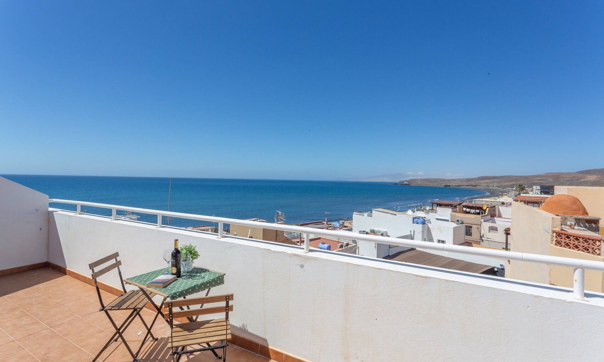 Tarajalejo Apartment | Beachfront Apartment in Tarajalejo with Sea Views and Shared Terrace