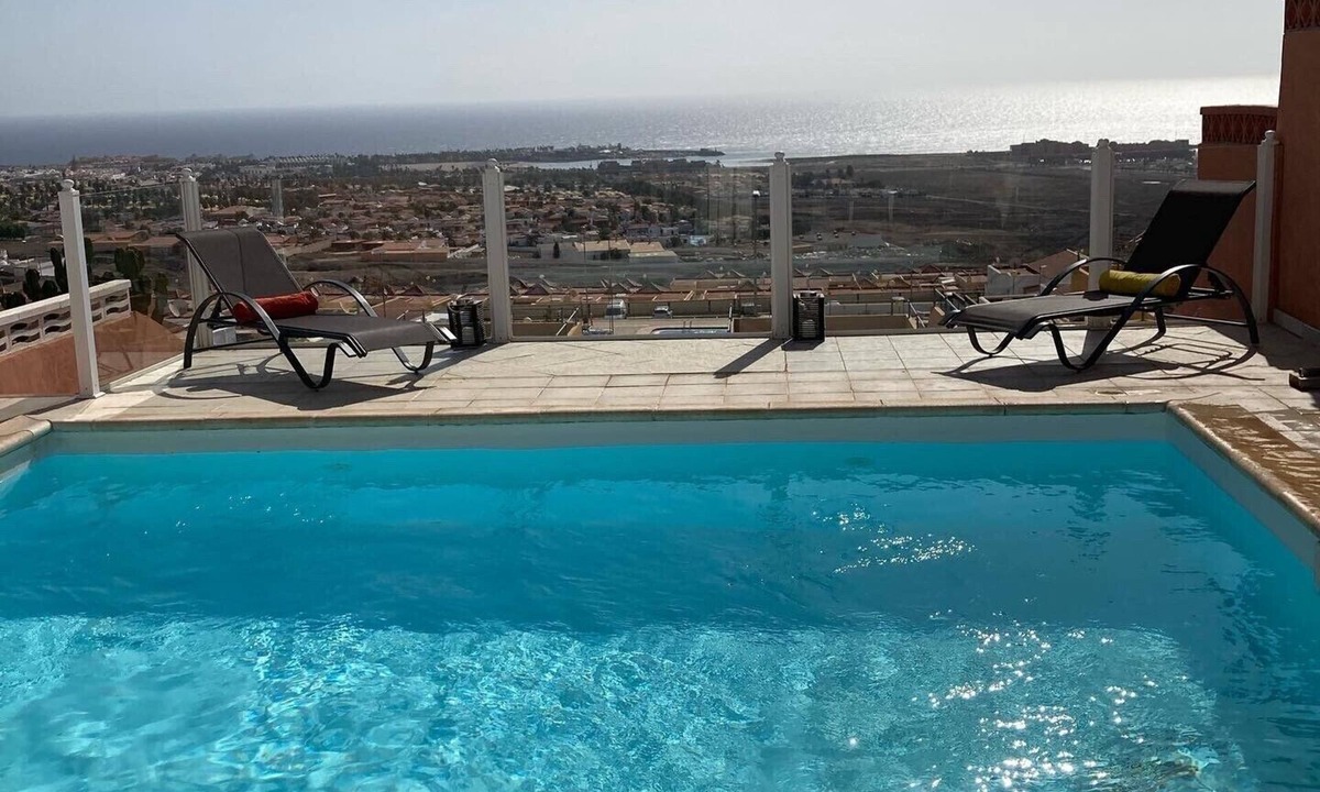 Caleta de Fuste Villa | Beautiful villa with spectacular views across Caleta.