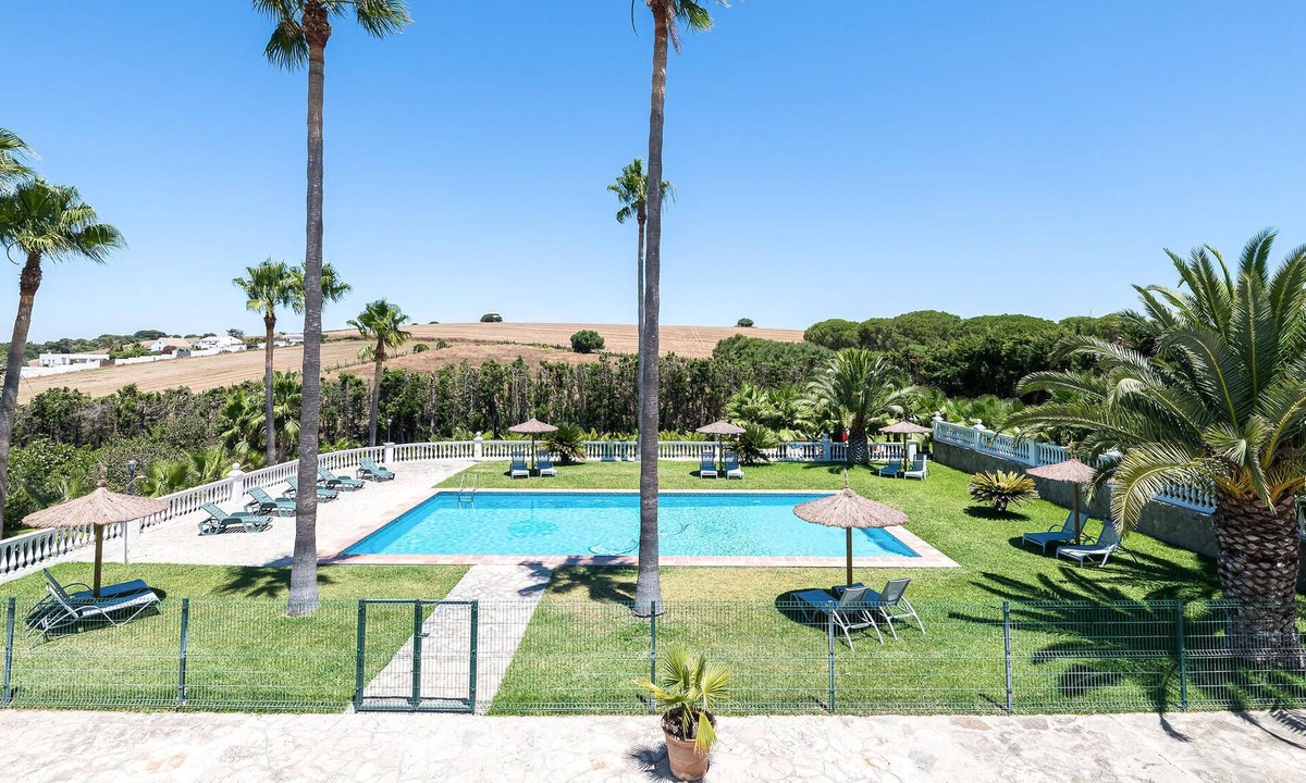 Brena y Marismas de Barbate Natural Park Apartment | Beautiful apartment with outdoor pool, located very close to beautiful nature and only 3 km from the
