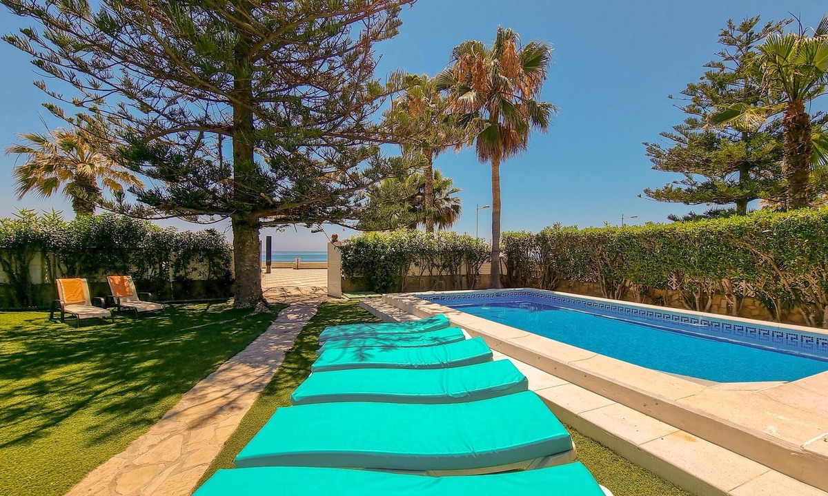 Torrox Costa Villa | Beautiful Beachfront Villa with Pool