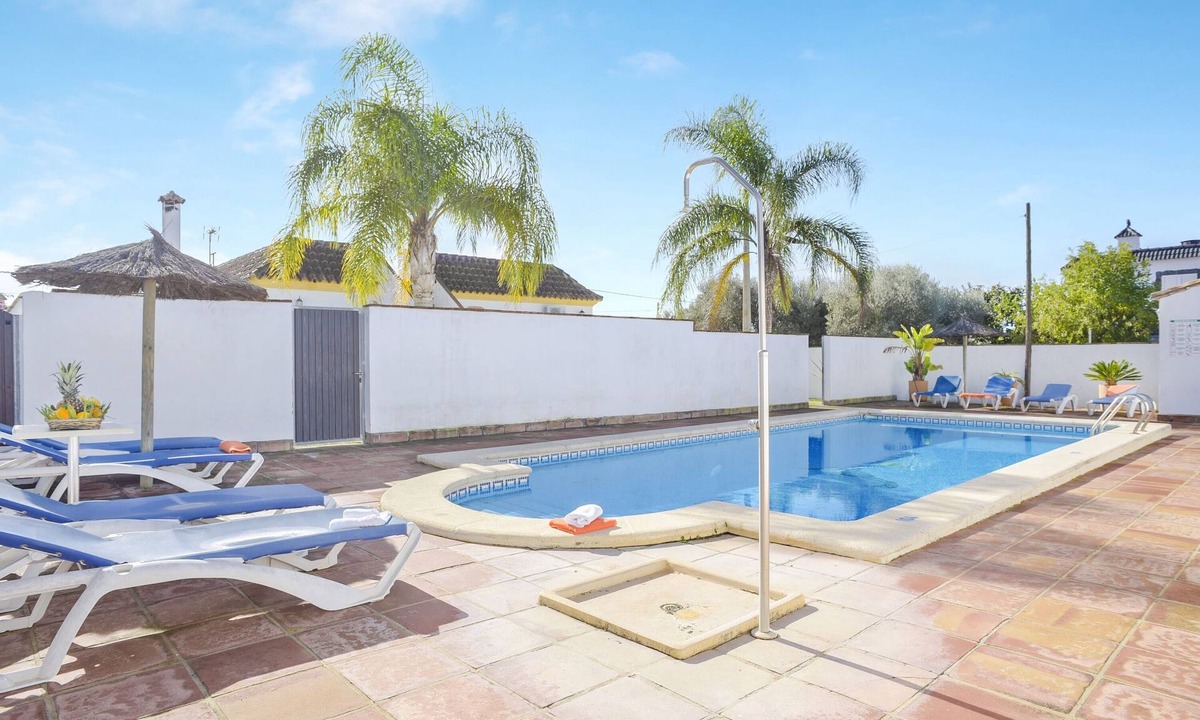 Conil de la Frontera House | Beautiful Family Villa in Villanueva with Private Pool, Garden, Terrace & Wi-Fi