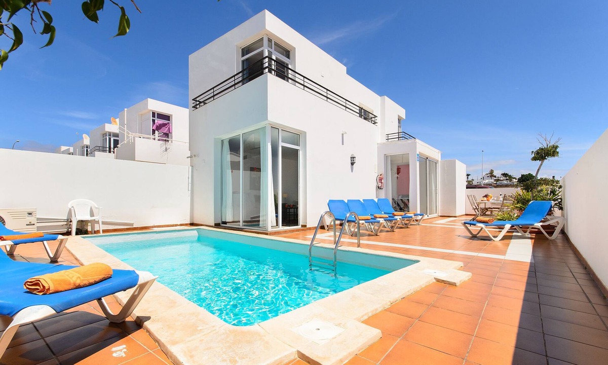 Los Mojones Villa | Beautiful holiday house with Heated Pool, Private Patio and Great Location