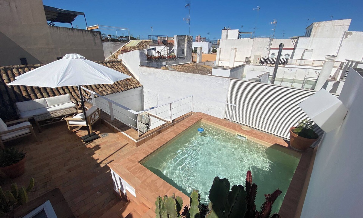 San Bartolome House | Beautiful house with pool in the historic center.