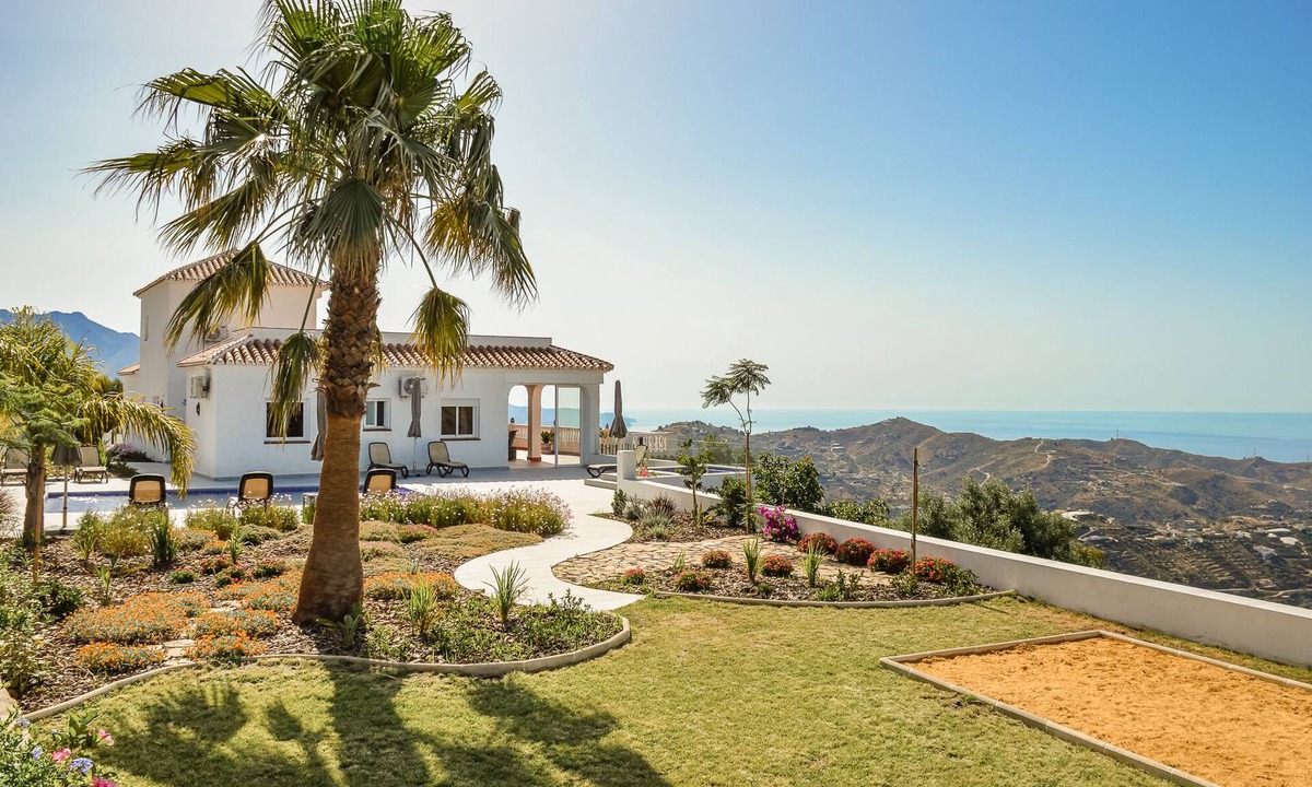 Torrox Villa | Beautiful view, up to 12 p., heated pool & relax pool, panorama, wifi, airco.