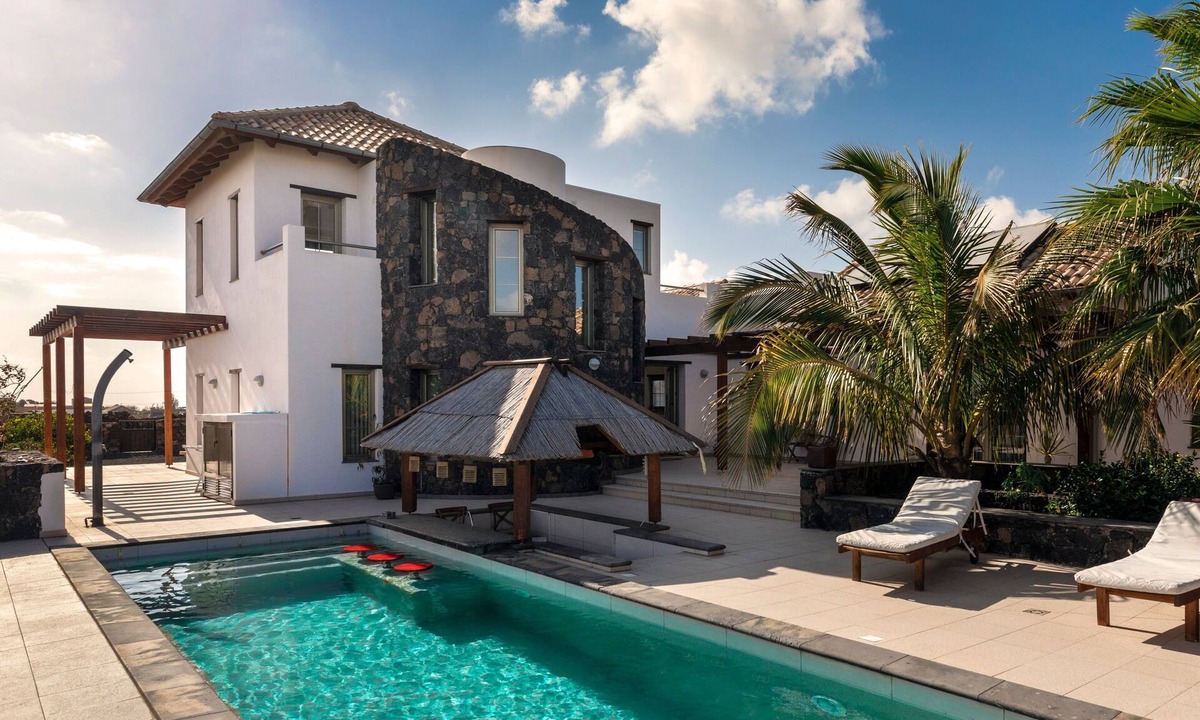 Lajares Villa | Beautiful Villa with Pool, Pool Bar, Terraces & Wi-Fi