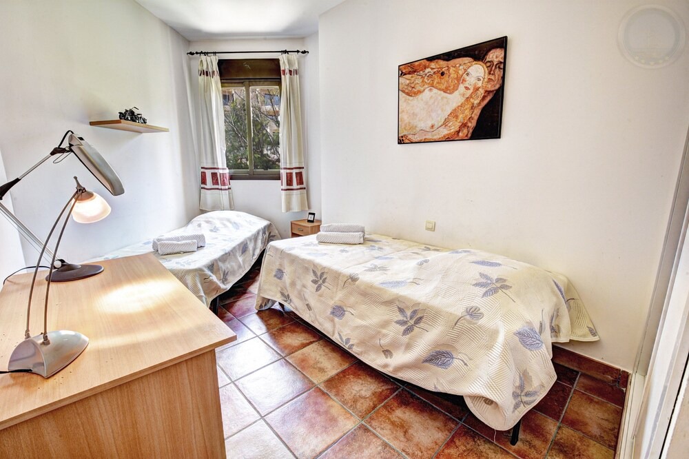 Benalmadena Costa Apartment | Benalmadena Pueblo 2-bedroom Apartment with Pool & sea Views