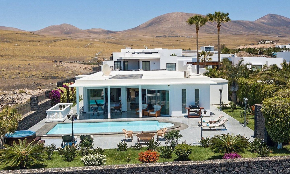 Puerto Calero Villa | Bright and Spacious Puerto Calero Villa | 3 Bedrooms | Villa Viejo
