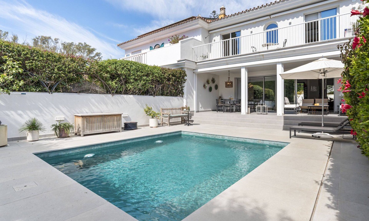 Guadalmina House | Casa Agnes - 3 Bed Townhouse 250m from the beach!