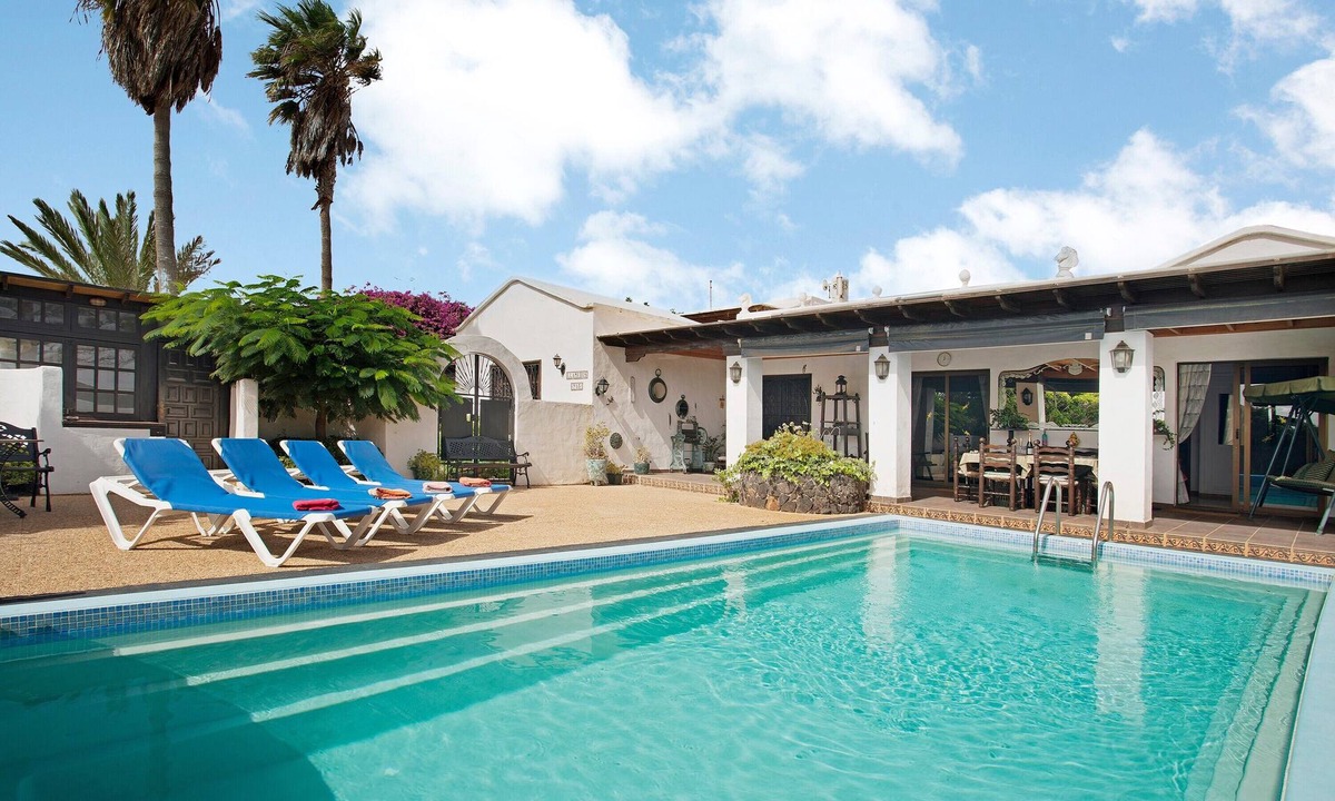 Tahiche Villa | Casa Albryna: Secluded Lanzarote Villa with Heated Pool & Mountain Views
