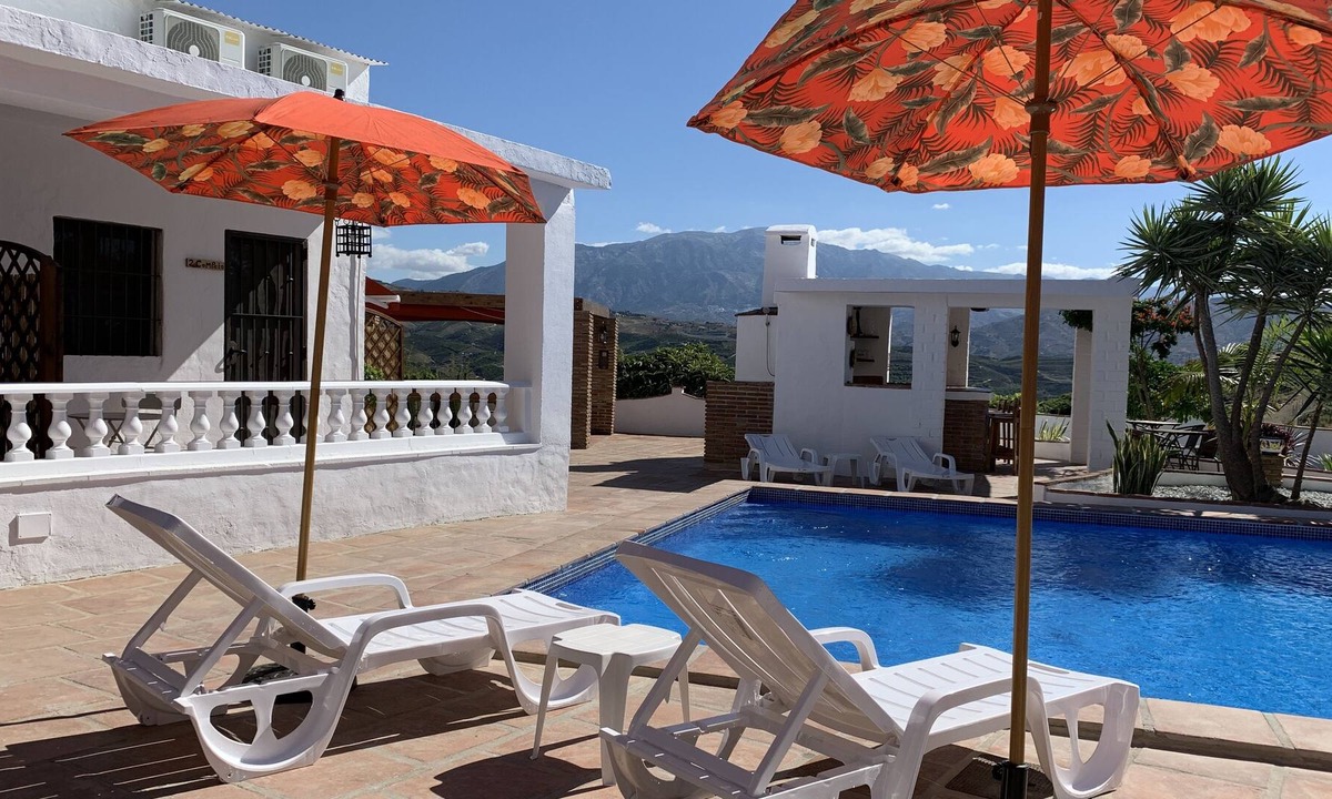 Benamocarra House | Casa Bambu Resort