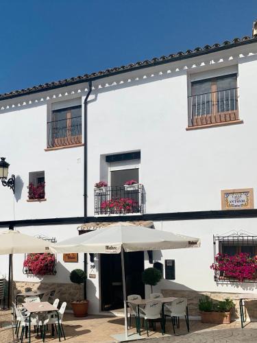 Castell de Castells Bed & Breakfast | Casa Blanca