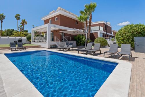 Puerto Marino Villa | Casa Bos Orange Pool and Jacuzzi