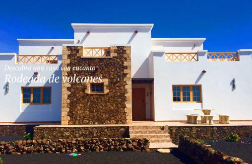 Tinajo House | CASA CALDERA BLANCA