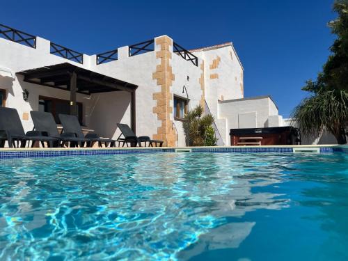 Casillas de Morales House | Casa Del Medio