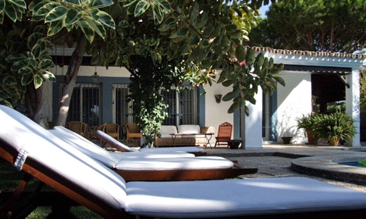 Cabo Roche Villa | Casa España. Stylish Andalus. Beach 250m