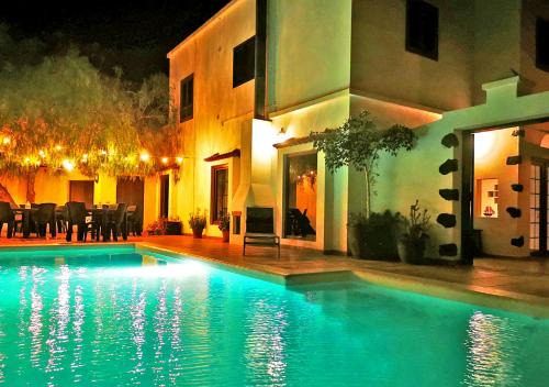Tinajo House | Casa-la-Costa - Villa with Pool for Groups, Families and Retreats