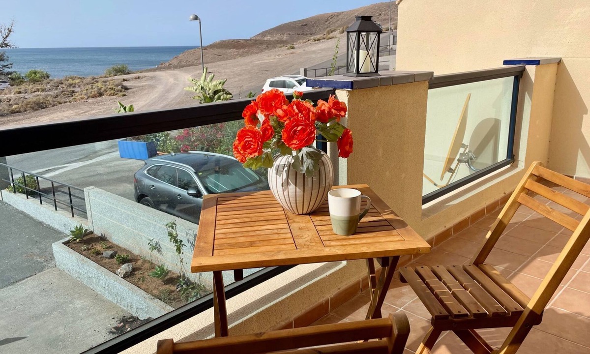 Pajara House | Casa La Ola - Idylle am Meer, La Lajita by Interhome